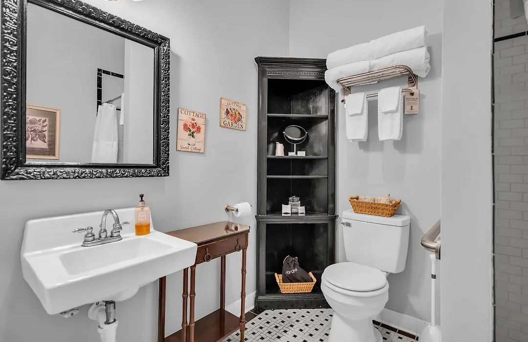 Hoyt House Luxury Bed & Breakfast-1