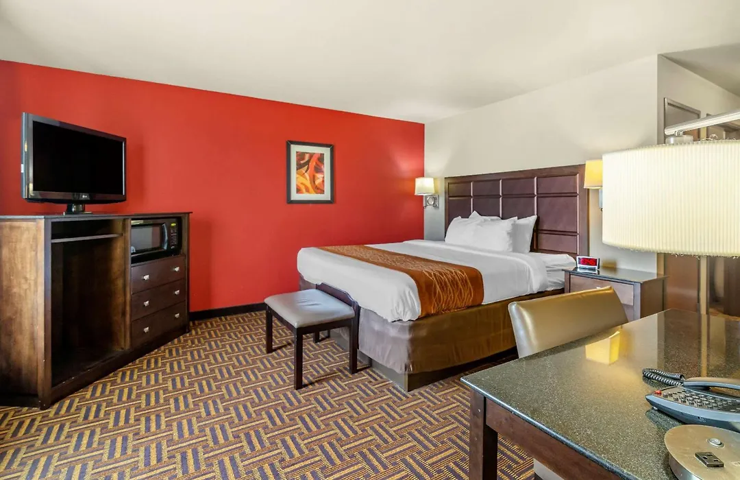 Legend Hotel Minot-1
