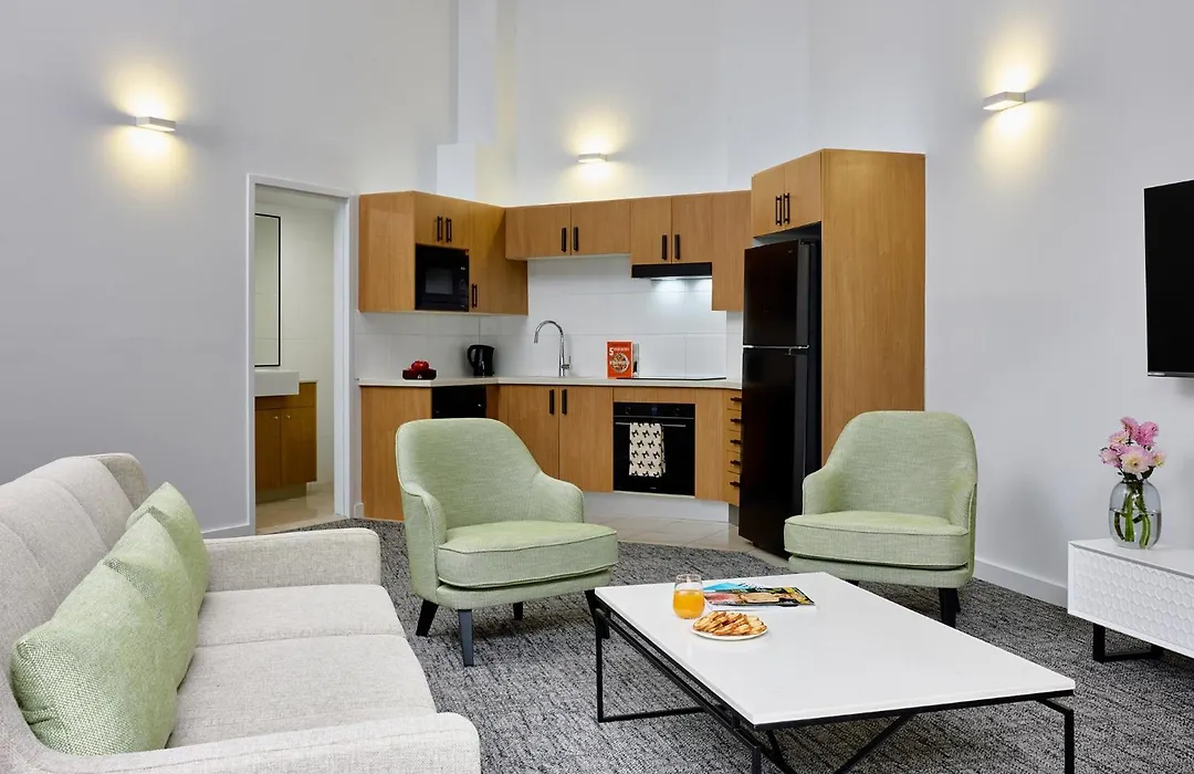 Meriton Suites Waterloo-1