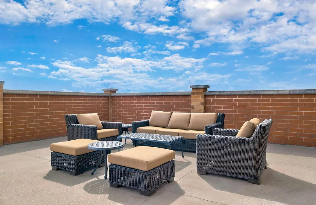 Doubletree By Hilton Davenport-1