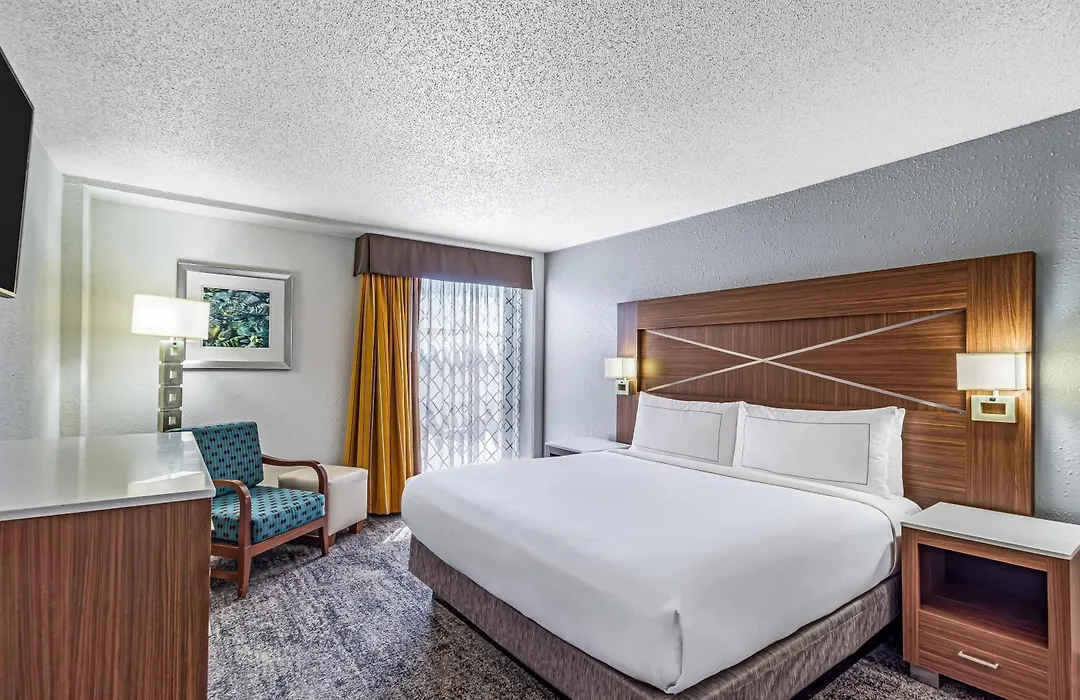 Doubletree By Hilton Milwaukee Downtown-1