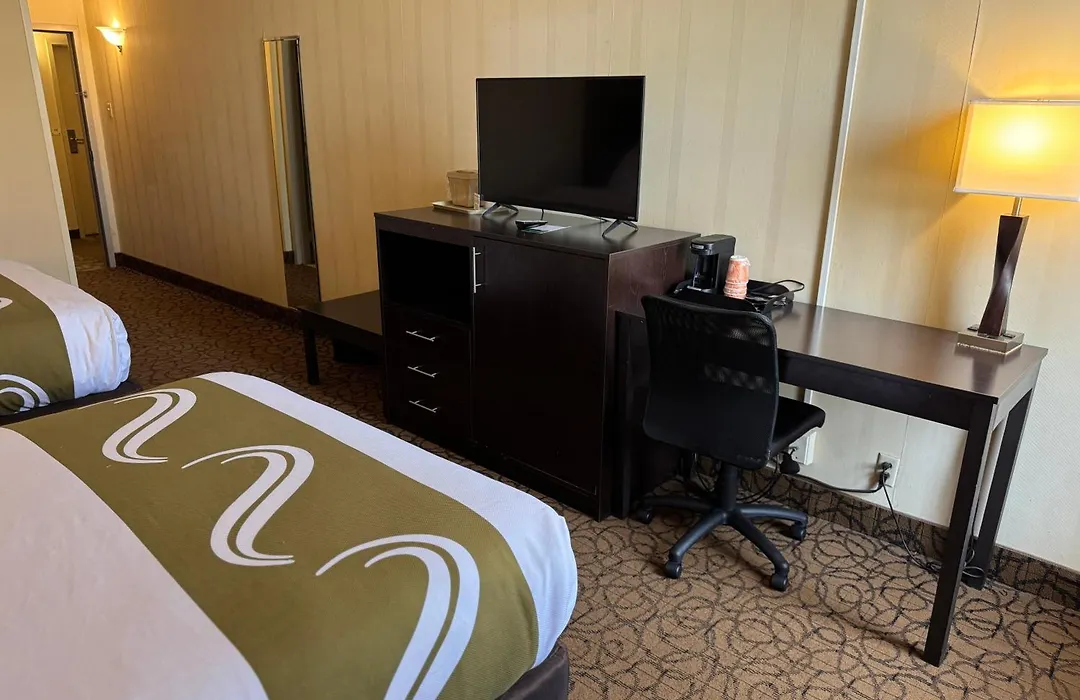 Quality Inn & Suites Escanaba North-1