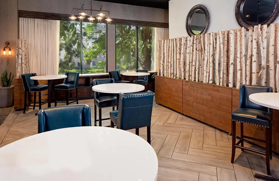 Hotel Zessa Orange County Airport, A Doubletree By Hilton-1