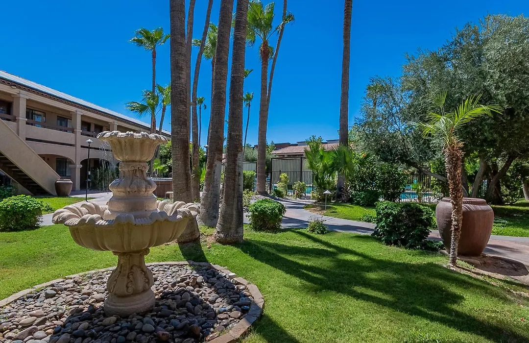 La Fuente Inn & Suites-1