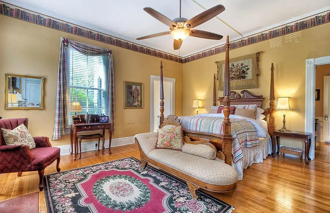 Antebellum Inn-1