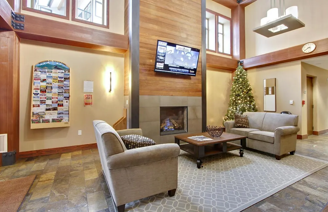 Ski-Out Luxury Condo: Mountain Views & Hot Tub Retreat-1