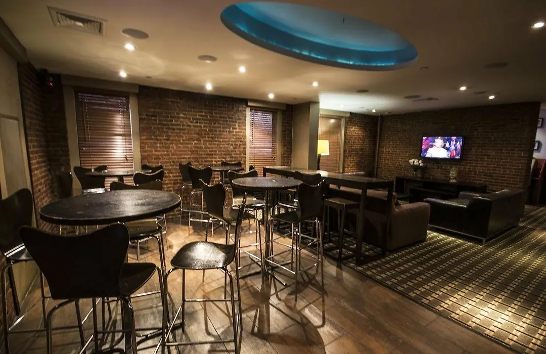 Broadway Hotel & Hostel-1