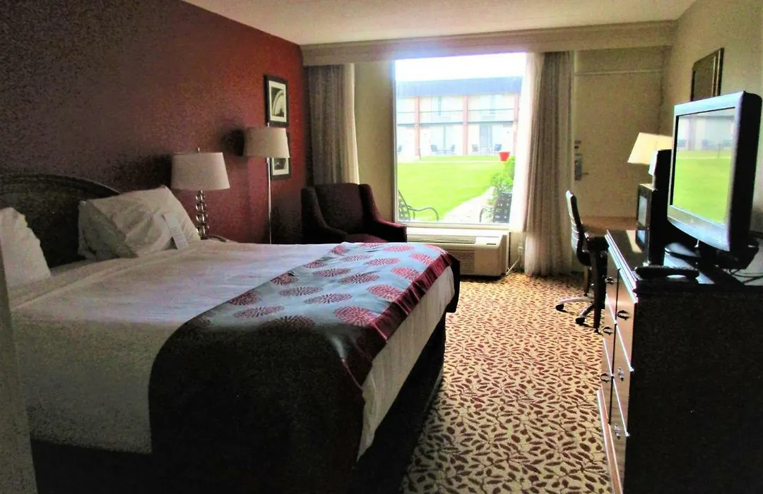 Ramada Plaza By Wyndham Fort Wayne Hotel & Conference Center-1