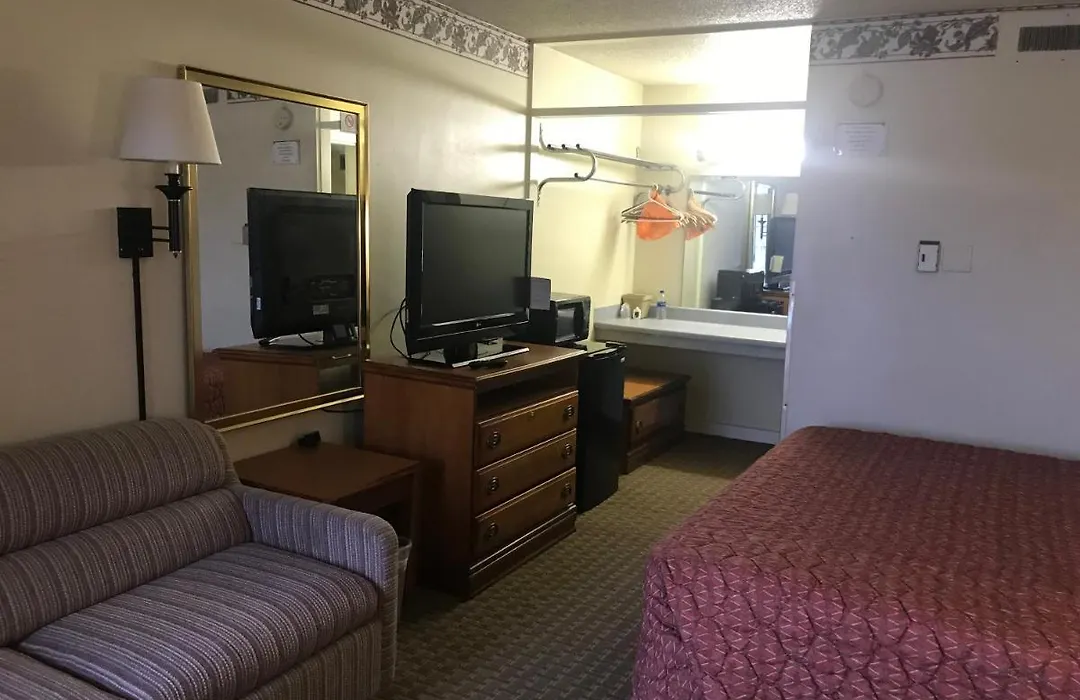 Tyler Inn & Suites-1