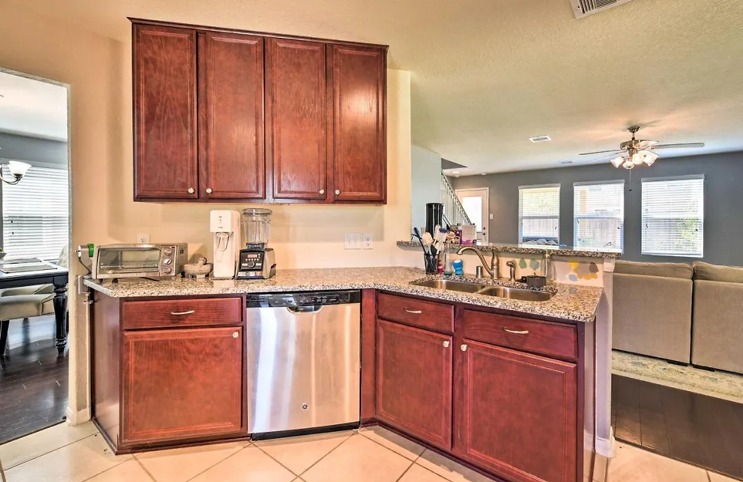 Spacious Conroe Home - 6 Mi To The Woodlands!-1