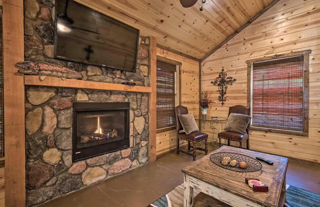 Cabin W/ Hot Tub - Near Broken Bow Lake & Hiking!-1