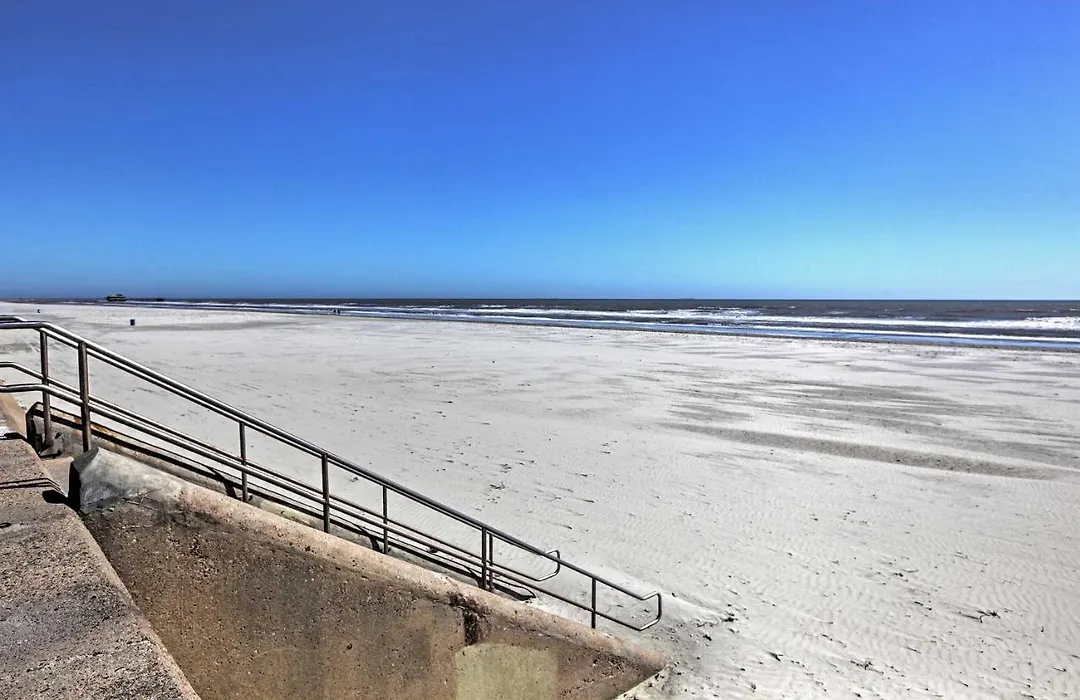 Steps To Beach & Pool! Colorful Galveston Retreat-1