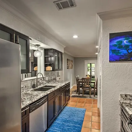2-Story Pensacola Home With Game Room And Private Yard-2