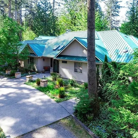 Auberge De Seattle, Estate-3