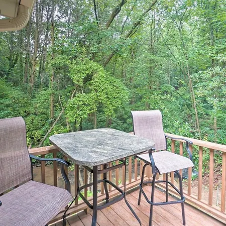 Hootenanny At Horton Creek: Creekside Escape!-2