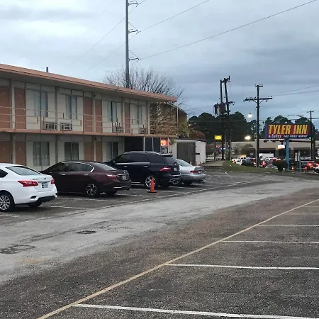 Tyler Inn & Suites-3