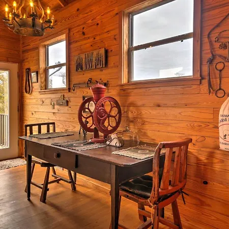 'Ark Bunkhouse' Fredericksburg Hideaway W/ Hot Tub-3