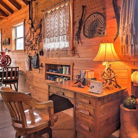 'Ark Bunkhouse' Fredericksburg Hideaway W/ Hot Tub-2