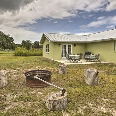 Lake Okeechobee Fishing Retreat With Fire Pit!-2
