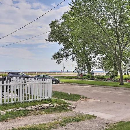 Port Clinton Home With Lake Views!-2
