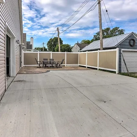 Port Clinton Home With Lake Views!-3