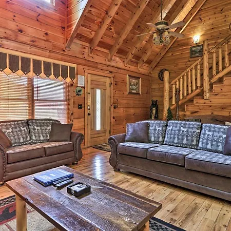 Pigeon Forge Getaway W/ Covered Patio & Hot Tub!-3