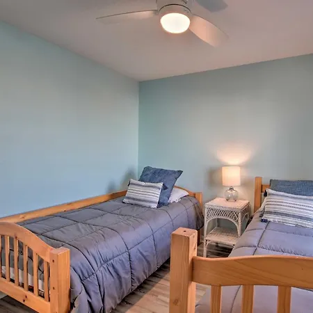 Walk To Shore! Ocean-View Condo In Carolina Beach-3