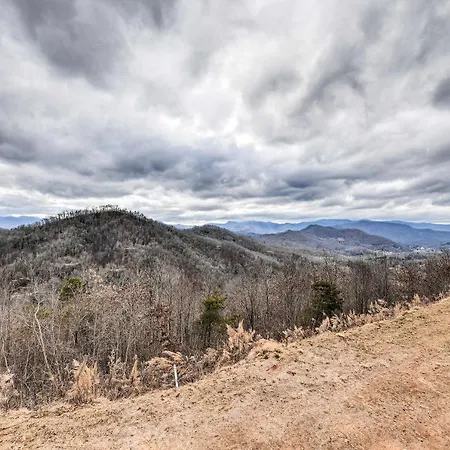 Scenic Hillside Cabin In Sylva W/ Hot Tub & Views!-3