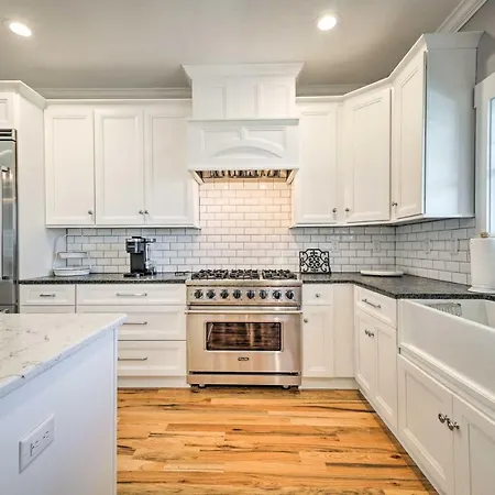 Bright Coastal Abode With Porch And Beach Access!-2