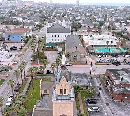 Room 3 Oleander Hotel Family-Friendly Galveston Hotel 1 Mile From Beach-2