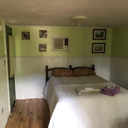 Seafarer Inn And Cottages-3