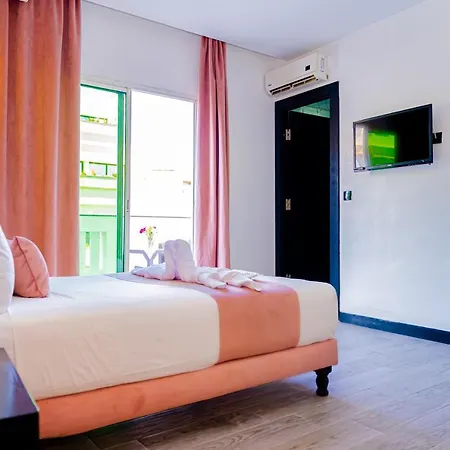 Hotel Les Ambassadeurs-3