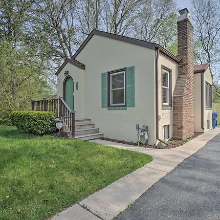 Benton Harbor 'Gracie Cottage' W/ Hot Tub + Yard!-3