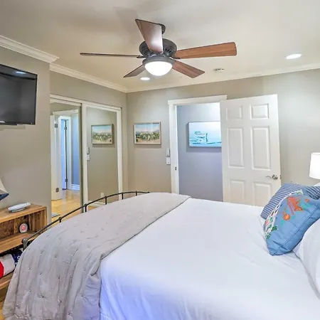 Chic Huntington Beach Escape ~ 1 Mi To Ocean!-3