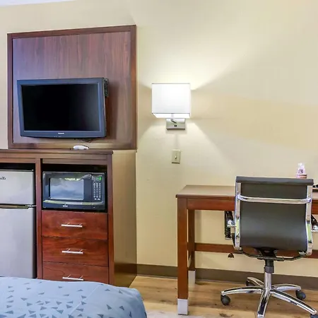 Econo Lodge West - Coors Blvd-3
