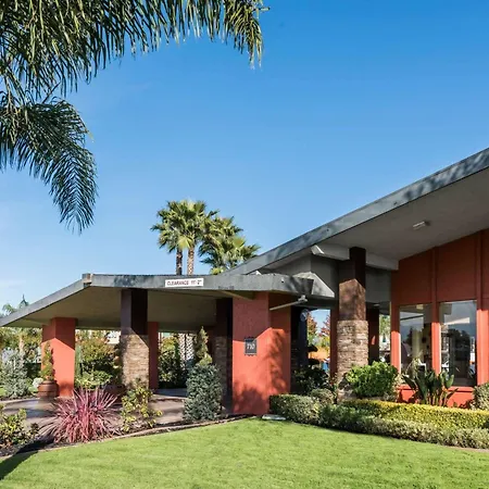 Days Inn & Suites By Wyndham Lodi-2