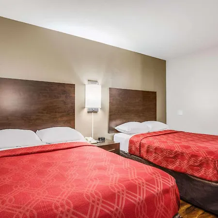Econo Lodge Milwaukee Airport-3