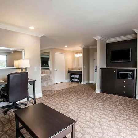 Comfort Suites San Clemente Beach-2