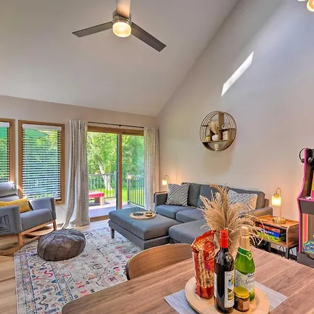Family-Friendly Galena Townhome With Community Pools-2