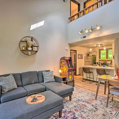 Family-Friendly Galena Townhome With Community Pools-3
