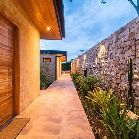 Laloon Luxury Suites - Adults Only-3
