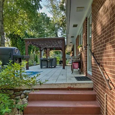 Charming Florence Getaway W/ Fireplace & Grill!-2