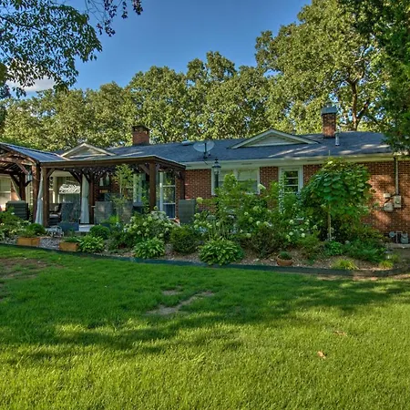 Charming Florence Getaway W/ Fireplace & Grill!-3
