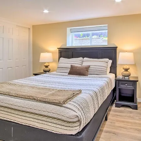 Cozy North Bend Getaway In Walkable Location!-2