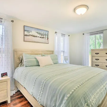 Historic Tarpon Springs Abode ~ 3 Mi To Beach-3