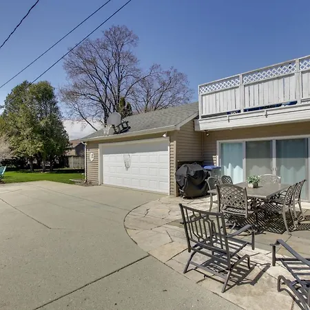 Family Home, 1 Block To Lake Michigan Beach!-2
