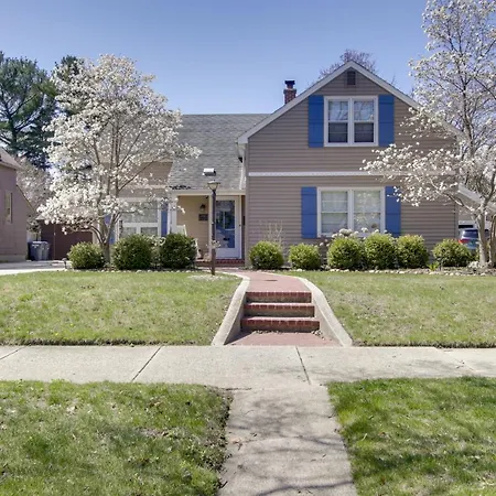 Family Home, 1 Block To Lake Michigan Beach!-3