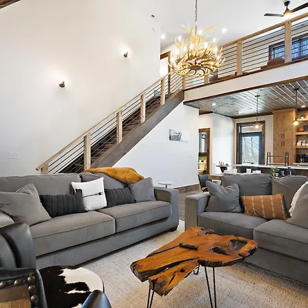 Dark Horse Lodge-2