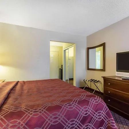 Greenstay Hotel Joplin Missouri-2