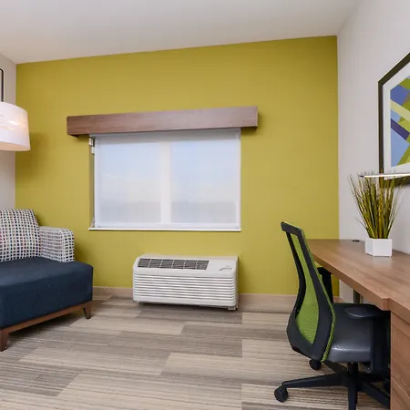 Holiday Inn Express & Suites - St. Petersburg - Madeira Beach By Ihg-3